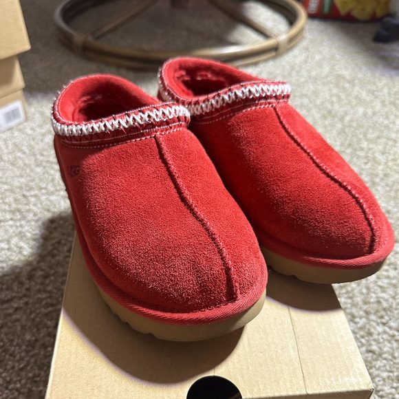 Ugg Tasmans - Picture 1 of 4